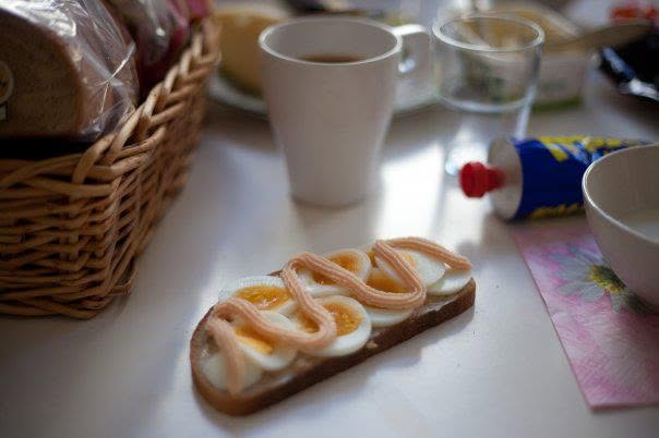 Breakfast of champions: kalles kaviar on egg